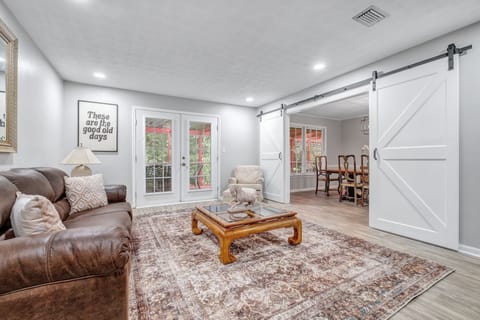 House, 4 Bedrooms | Living area