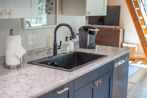 The large sink makes clean up in the kitchen a breeze.