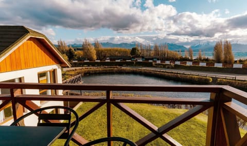 Mountain view,View(from property / room),City view,Garden view,Lake view,Bird's eye view