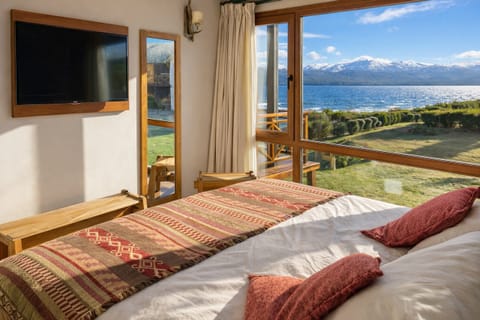 Bed,Bedroom,Mountain view,Lake view