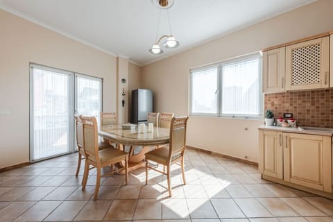 Fully-Equipped Kitchen & Dining Area