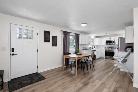 Dining / Kitchen Area