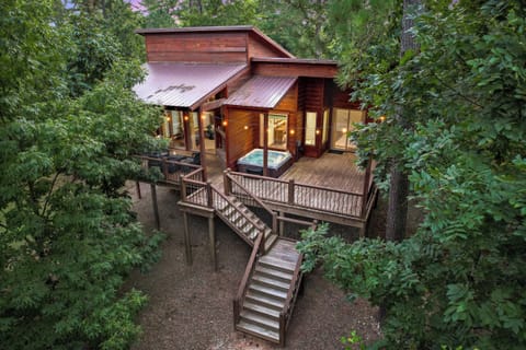 Welcome to Total Eclipse! Your serene escape in the Broken Bow woods.