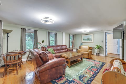 Putnam Vacation Rental | 5BR | 2BA | 2,363 Sq Ft | 3 Steps Required
