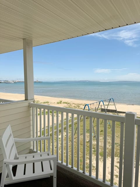 Room, 2 Queen Beds, Lake View | Lake view