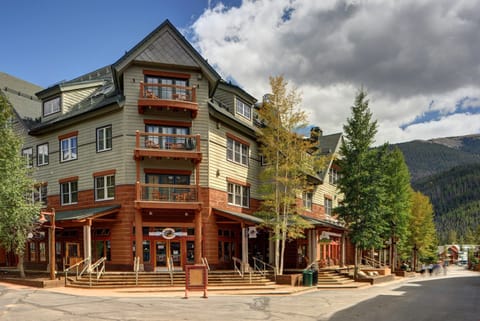 Welcome to these gorgeous, spacious condos!