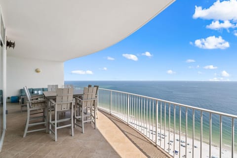 Condo, Multiple Beds (Turquoise C2208) | Outdoor dining