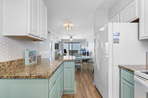 Open area from kitchen to kitchen to living area