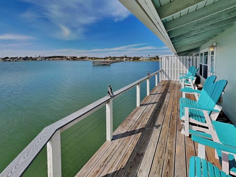 Condo (2 Bedrooms) | Front of property