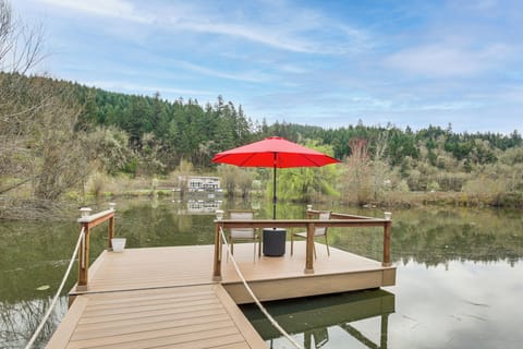 Oakland Vacation Rental | 1BR | 1BA | 400 Sq Ft | Stairs to Enter