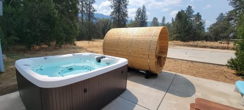 Just opened! Private hot tub & sauna now ready for our guests ✨ Relax, recharge, repeat.