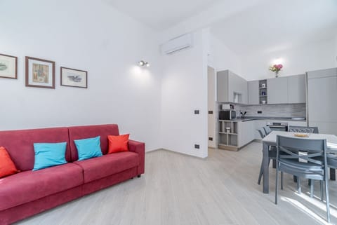 Cozy and functional apartment ideal for 6 guests is located in the Albaro district, a quiet residential area, but very well connected to all points of the Ligurian capital. Its location makes it ideal for families, couples and business travelers due to i Apartment in Genoa