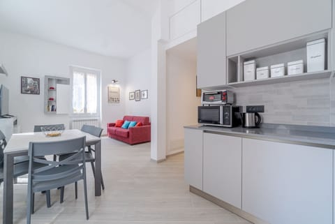 Cozy and functional apartment ideal for 6 guests is located in the Albaro district, a quiet residential area, but very well connected to all points of the Ligurian capital. Its location makes it ideal for families, couples and business travelers due to i Apartment in Genoa