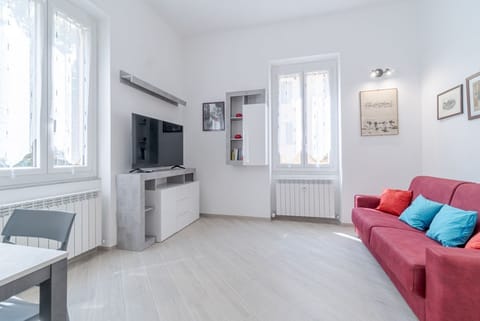 Cozy and functional apartment ideal for 6 guests is located in the Albaro district, a quiet residential area, but very well connected to all points of the Ligurian capital. Its location makes it ideal for families, couples and business travelers due to i Apartment in Genoa