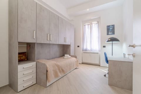 Cozy and functional apartment ideal for 6 guests is located in the Albaro district, a quiet residential area, but very well connected to all points of the Ligurian capital. Its location makes it ideal for families, couples and business travelers due to i Apartment in Genoa