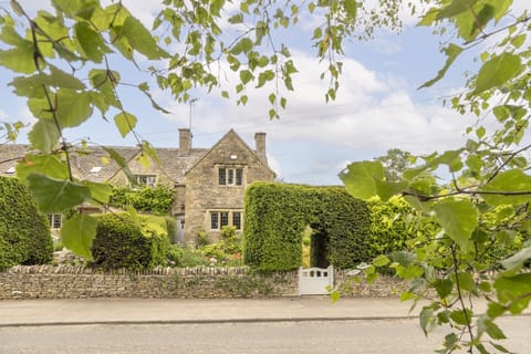 Yew Tree Cottage - StayCotswold