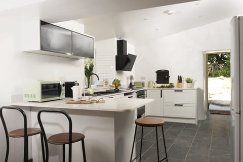 Kitchen with access to garden - Worvas Counthouse