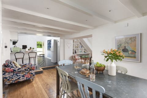 Open plan kitchen and dining area with access to garden - Worvas Counthouse