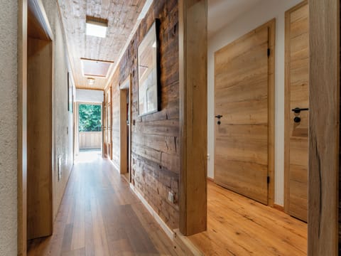 Entrance / Reception