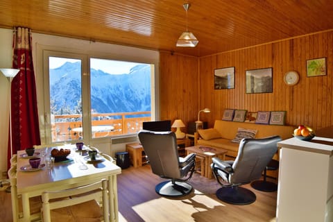 Spacious living room, mountains view with a direct balcony access