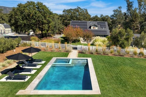 Welcome to Wine Country Estate! 