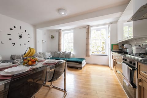 Very large open-plan kitchen, living room with dining area, Smart 65 inch TV