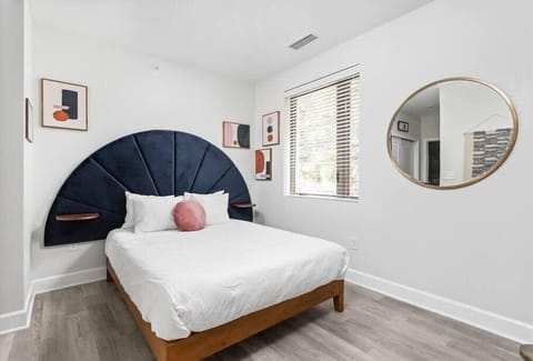 Sleek Studio Unit near Broad Ripple by CozySuites