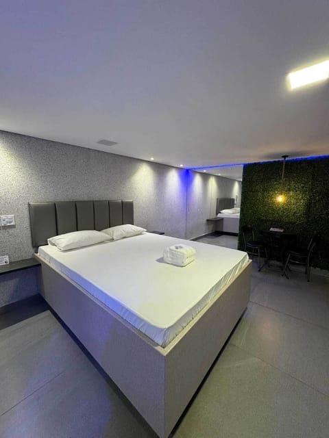 Deluxe Double Room | Laptop workspace, bed sheets