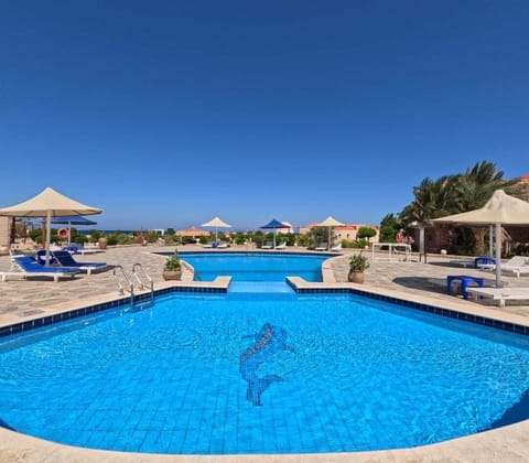2 outdoor pools