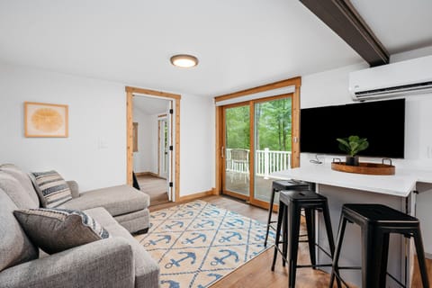 Enjoy bright views and modern decor in this inviting space, perfect for relaxation!