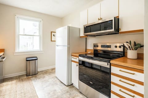 If you enjoy cooking your own meals, our fully stocked kitchen has everything you need to make your stay feel like home. From appliances to utensils, it’s all ready for your culinary creations.