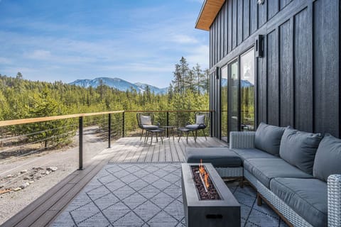 Mountain views, fresh air, and space to unwind; your perfect home base near Glacier National Park 
