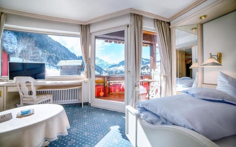 In-room safe, desk, laptop workspace, iron/ironing board