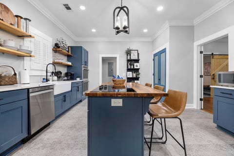 Kitchen island with seating for Four.