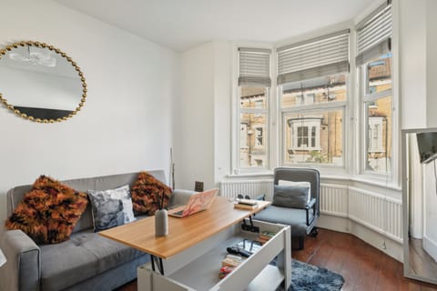 Spacious and beautiful living room for families, contractors and professionals