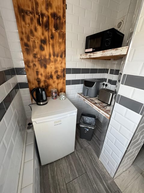 Standard Double Room | Bathroom | Free toiletries, towels, soap, toilet paper