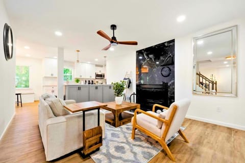 Experience modern comfort in this cozy, open-concept space. 