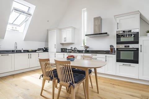 St Mary's Barn, Stalbridge: Enjoy the space and light in the kitchen