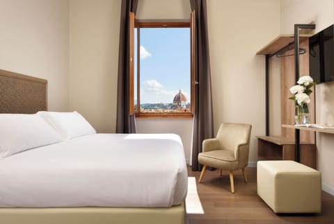 Deluxe Double or Twin Room, City View | In-room safe, desk, laptop workspace, blackout drapes