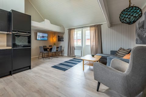 RORBU Large /Fishermans cabin | Living area | 40-inch Smart TV with digital channels, Netflix, streaming services