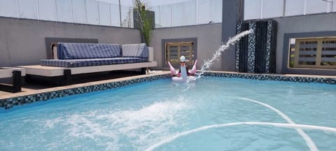 2 outdoor pools