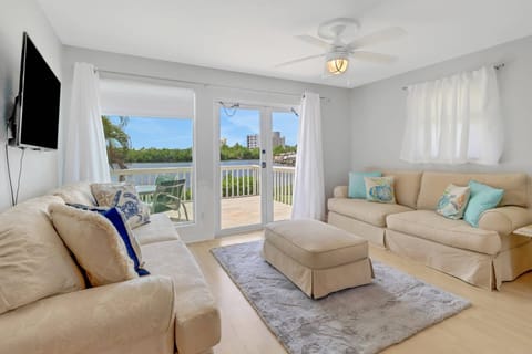 This side of the duplex comfortably accommodates up to 4 guests; with a private bedroom and sofa sleeper with queen mattress.