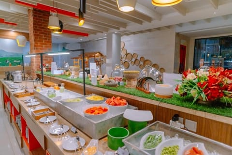 Daily buffet breakfast for a fee