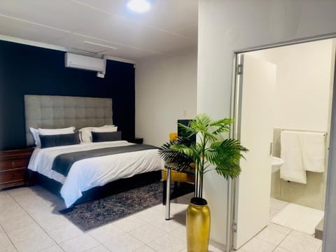Room, 1 Bedroom, Accessible, Smoking | 1 bedroom