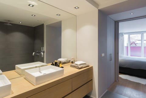 Deluxe Apartment, 1 Bedroom | Bathroom