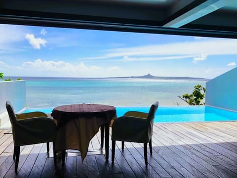 Luxury Suite, Ocean View | 1 bedroom, in-room safe, WiFi (free)