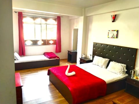 Premium Triple Room | Hypo-allergenic bedding available, soundproofing, WiFi (free)