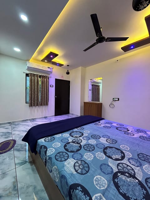 Deluxe Room | Desk, free WiFi
