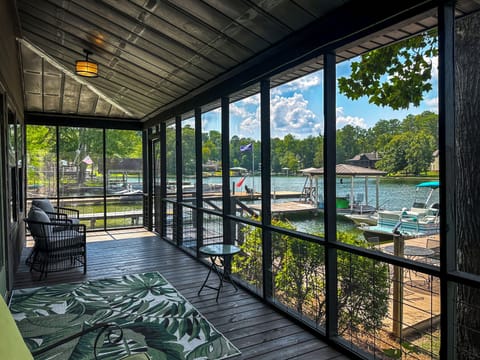 Lakeside Screened In Porch