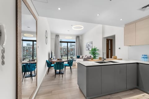 Classic Apartment, Balcony, City View | Private kitchen | Fridge, microwave, oven, stovetop